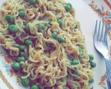 A picture of step 3 of Maggi Matar Masala🍜.