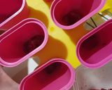 A picture of step 4 of Berry Creamy Popsicles.
