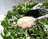 Foto langkah ke 5 dari resep Oseng Kangkung Terasi.