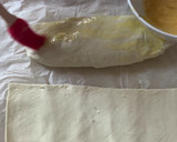 Foto del paso 5 de la receta: Hojaldre con pavo, jamón serrano y queso