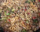 Foto del paso 5 de la receta Tallarines de arroz agridulces con ternera y verduras
