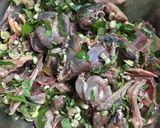 Hình bước làm 3 của món Chim câu xào rau răm