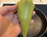 Hình bước làm 2 của món Bánh Trứng Cuộn Ren (Vị Matcha)