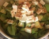 Une image de l'étape 5 de Salade accompagnée d’avocats et de feta spéciale Dordogne.
