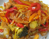Foto del paso 3 de la receta: Fideos de arroz con pollo y verduras agridulces
