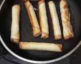 Foto langkah ke 3 dari resep Roti bakar sosis gulung telur.