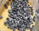Foto del paso 5 de la receta: Budín de arándanos con crema, sin manteca, con batidora