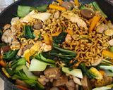 Foto langkah ke 7 dari resep Mie Goreng Bumbu Lodeh.