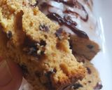 Foto del paso 4 de la receta: Budín De Dulce De Leche, Crema y Chips De Chococlate