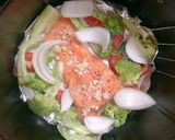 Hình bước làm 3 của món Cá hồi & rau củ đút lò