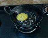 A picture of step 5 of Green Peas Masala Poori.