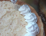 Foto del paso 6 de la receta: Tarta de dulce de leche, pastelera y merengue🌺