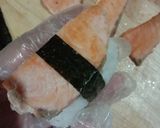 รูปขั้นตอนการทำที่ 5 ของ ซูชิแซลมอนย่าง (Grilled Salmon Sushi)