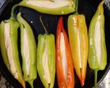 Foto del paso 7 de la receta: Ajíes Verdes Largos Rellenos de Queso