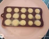A picture of step 2 of Melon mango chocolate.