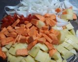 Foto del paso 2 de la receta: Vacío de cerdo con verduras...🐖🌶️🥦🥕🍖🥓