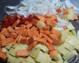 Foto del paso 2 de la receta: Vacío de cerdo con verduras...🐖🌶️🥦🥕🍖🥓