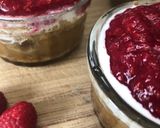 Une image de l'étape 9 de Moelleux pralin et sa compotée de pommes framboises.