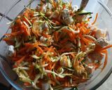 Une image de l'étape 3 de Salade de carottes et de courgettes au surimi et fromage frais.