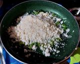 A picture of step 3 of Bread Upma.