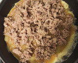 Foto del paso 5 de la receta: Tortilla de patata rellena de atún