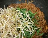 Gambar langkah 7 resipi Kuey Teow Goreng.