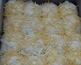 Foto langkah ke 4 dari resep Roti Kasur Topping Keju.