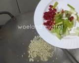 Foto langkah ke 2 dari resep Bubur Sayur Susu (dari nasi).