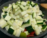 Foto del paso 1 de la receta Pisto con huevo a la plancha