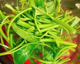 Hình bước làm 2 của món Dưa Rau Muống Chua Ngọt