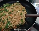 Foto langkah ke 7 dari resep Martabak mie sayur.