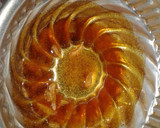 Foto del paso 1 de la receta: Budín de torta rellena con dulce de leche y flan