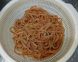 Hình bước làm 3 của món Mì Ý Củ Dền Xúc Xích Chorizo