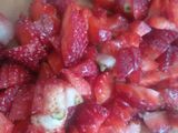 स्ट्रॉबेरी शिरा/हलवा (strawberry shira recipe in marathi)