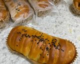 Foto langkah ke 3 dari resep Roti isi pisang coklat dan keju￼.