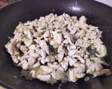 Foto del paso 3 de la receta: Pastel gratinado de patata y pollo trufado al pimentón