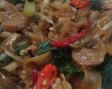 Foto langkah ke 7 dari resep Kwetiau goreng.
