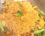 Foto langkah ke 5 dari resep Mie Goreng Tomat Simple ala Medan.
