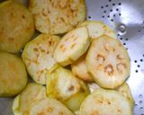 Foto del paso 1 de la receta: Milanesas de zapallito italiano 🥒 y berenjena 🍆