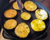 A picture of step 4 of Baingan tawa fry.