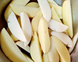 Foto del paso 1 de la receta: Patatas gajo picantes al horno