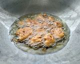 A picture of step 3 of Kadhi Pakoda.