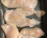 Foto del paso 1 de la receta: Pollo con muzarella al horno con verduras asadas y ensalada 🍗🥔🍠🥗