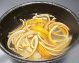 Foto del paso 3 de la receta: Cáscaras de naranja confitadas caseras