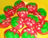 Foto langkah ke 5 dari resep Bolu kukus strawberry.