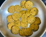 A picture of step 3 of Baked masala mathri.
