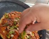 A picture of step 3 of Oats veg pizza.