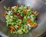 Foto langkah ke 5 dari resep Tumis Sayur Baso.