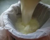 A picture of step 2 of Mango cheese cake.