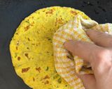 A picture of step 6 of Besan Ki Masaledar Khasta Roti 🫓.